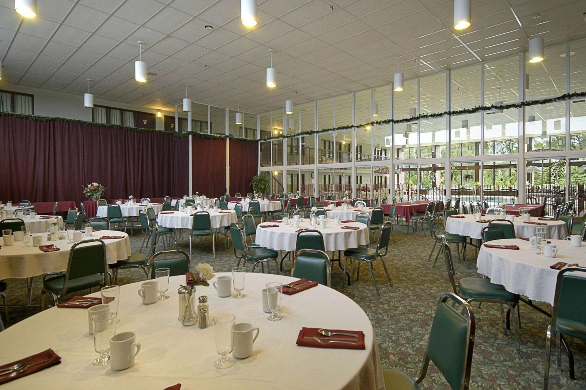 Howard Johnson By Wyndham Portage La Prairie Exterior foto