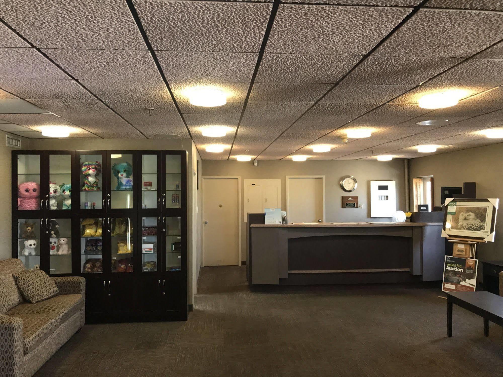 Howard Johnson By Wyndham Portage La Prairie Exterior foto