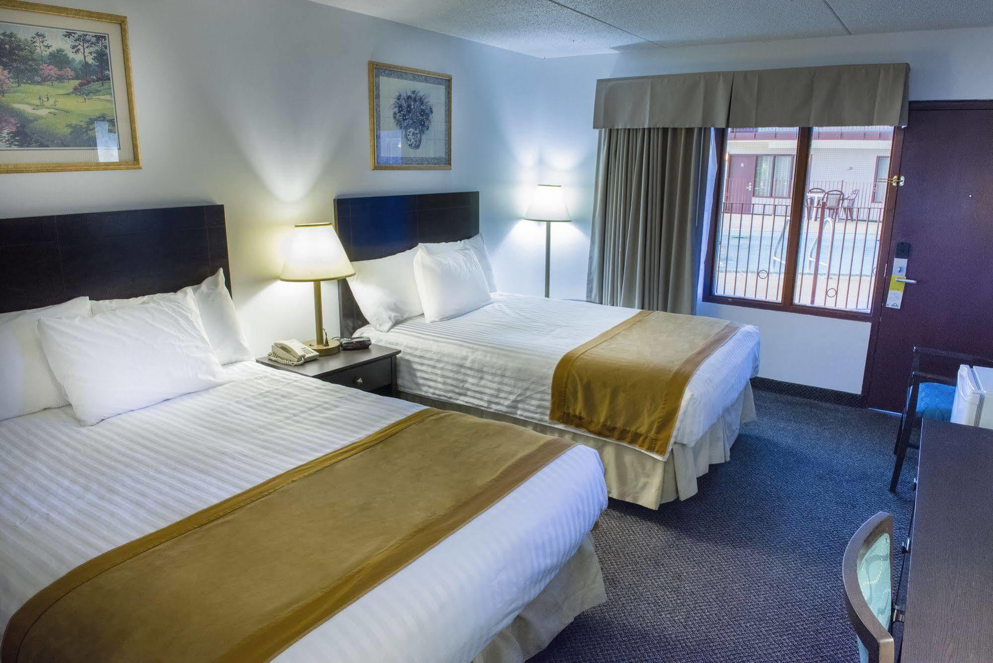 Howard Johnson By Wyndham Portage La Prairie Exterior foto