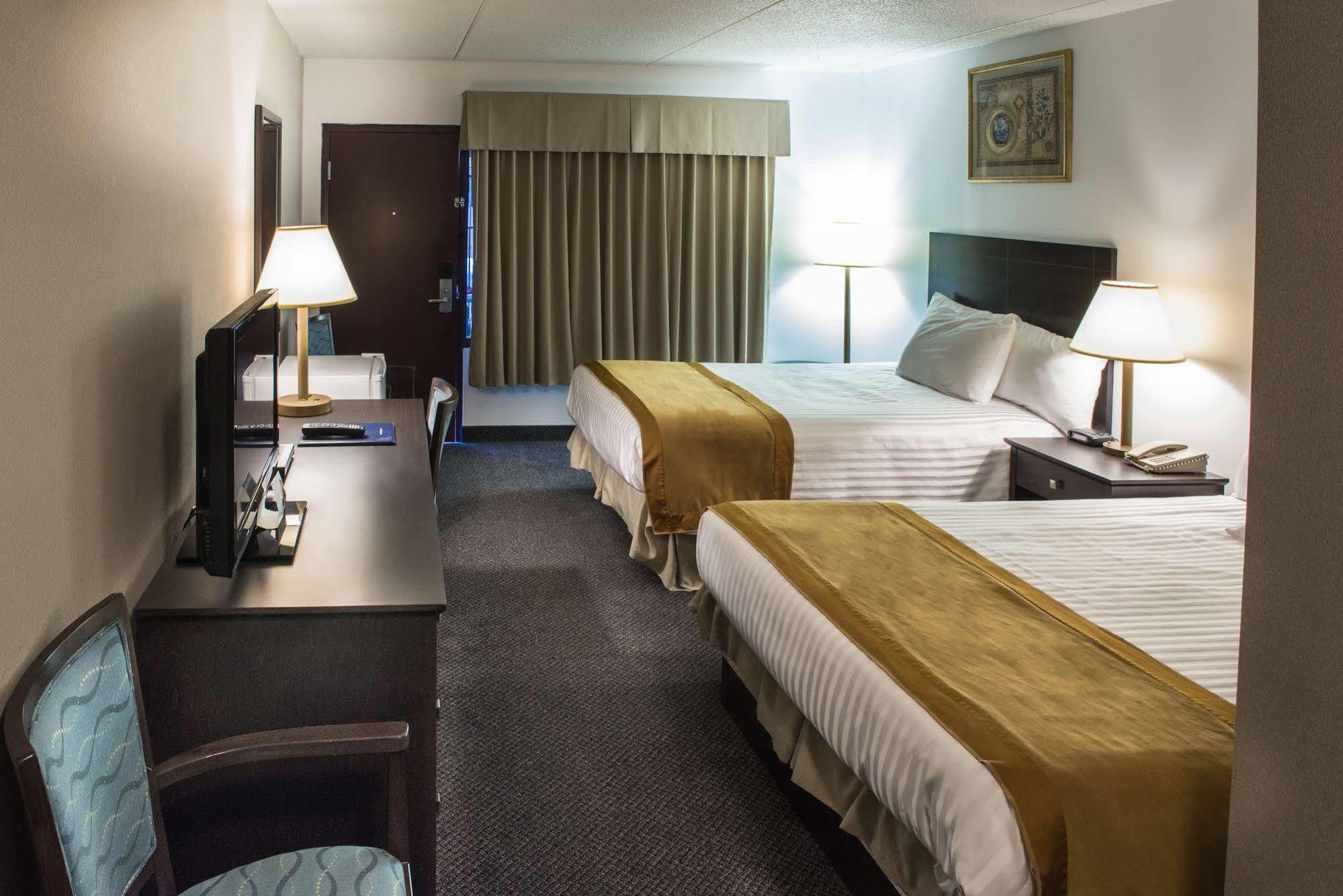 Howard Johnson By Wyndham Portage La Prairie Exterior foto
