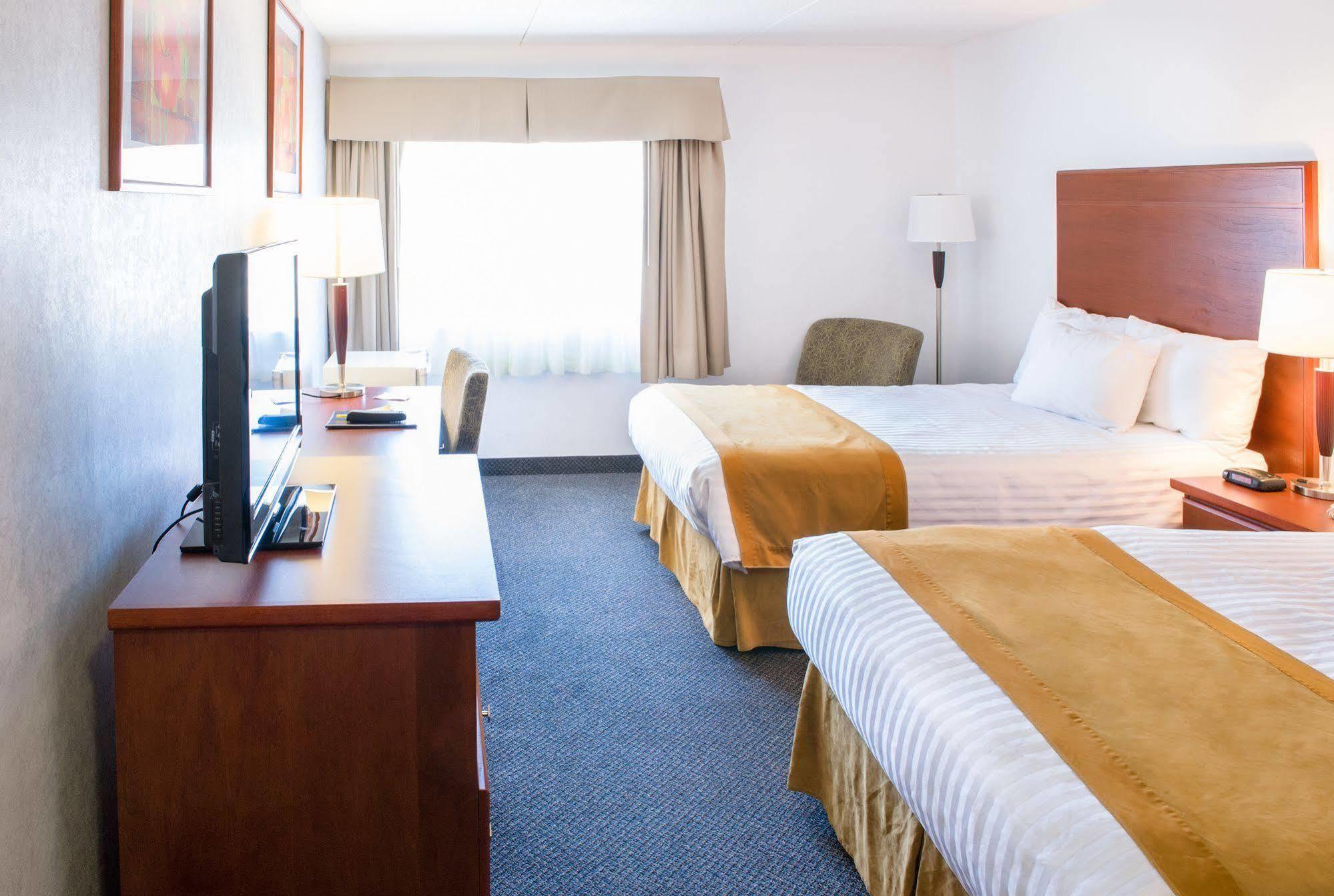 Howard Johnson By Wyndham Portage La Prairie Exterior foto